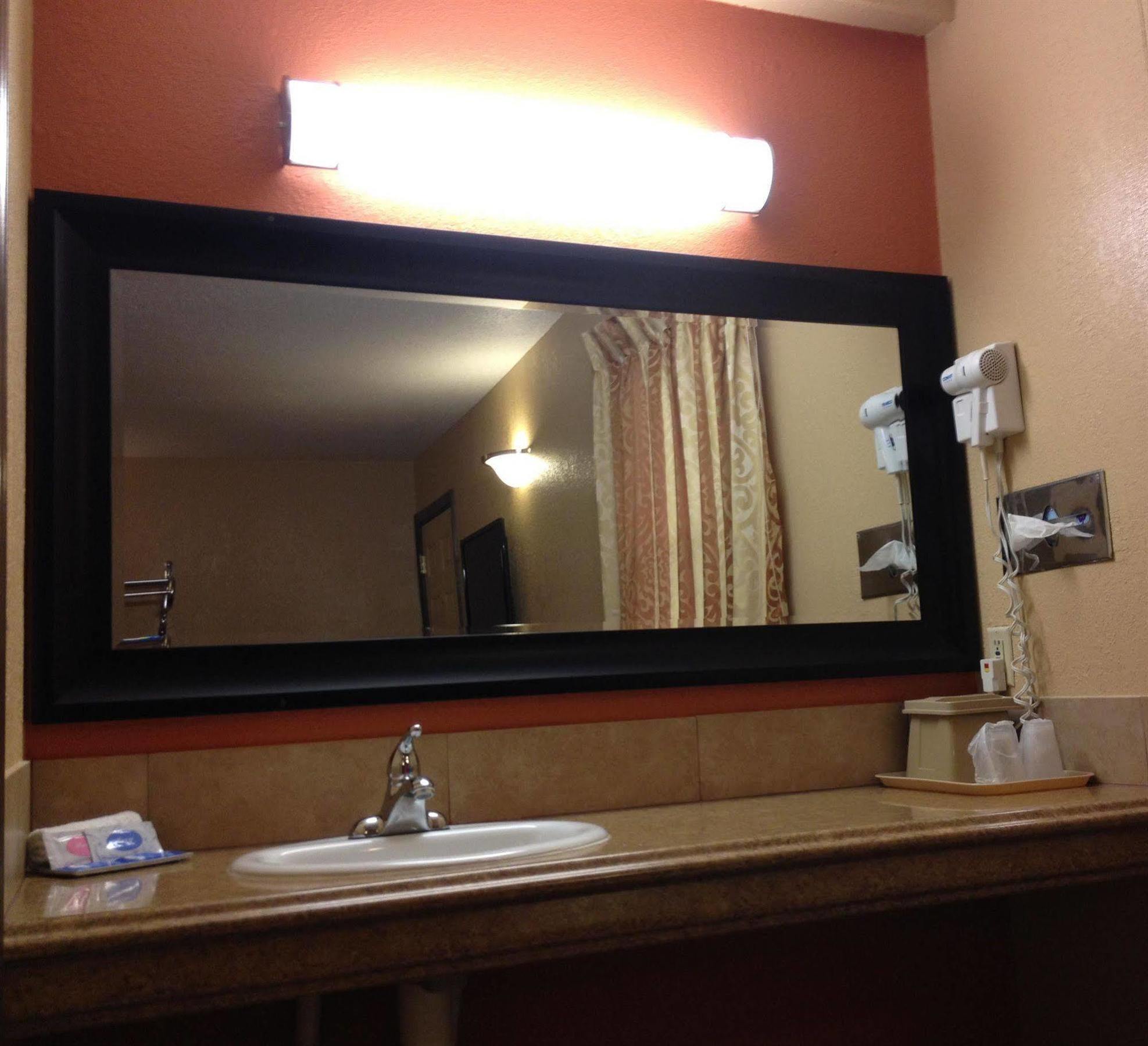 Economy Express Inn Henryetta Exterior foto